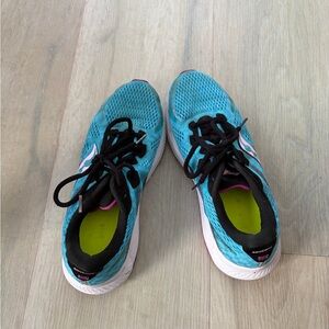 Saucony Women's Teal and Pink Athletic Shoes
